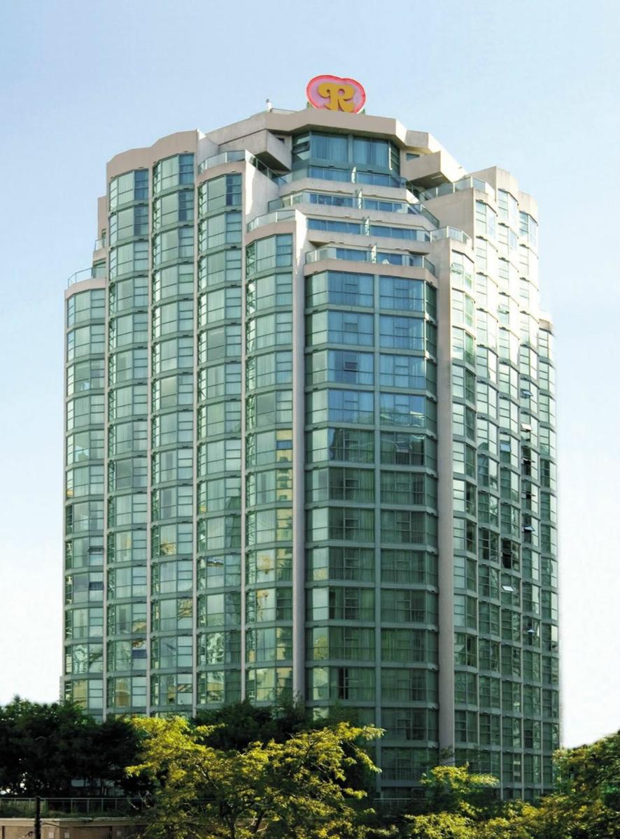 Rosedale on Robson Suite Hotel - Housity