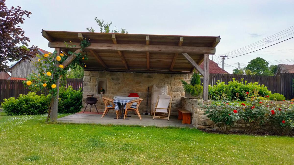Old Style Cottage - Housity