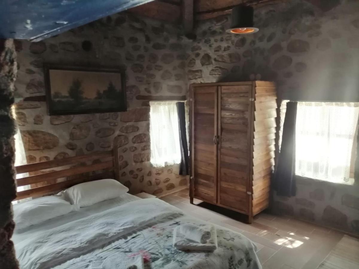 Thousand Ally Boutique - Housity