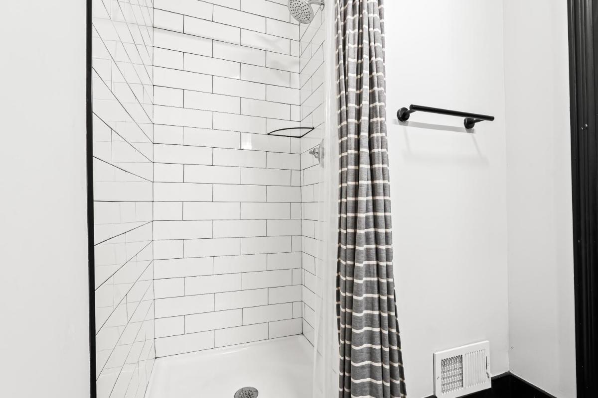 Midtown Modern Charm - Housity