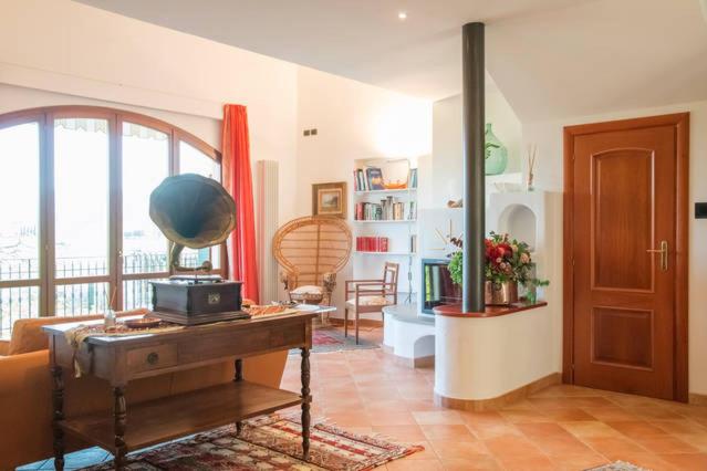 Madonna della Rosa - Housity