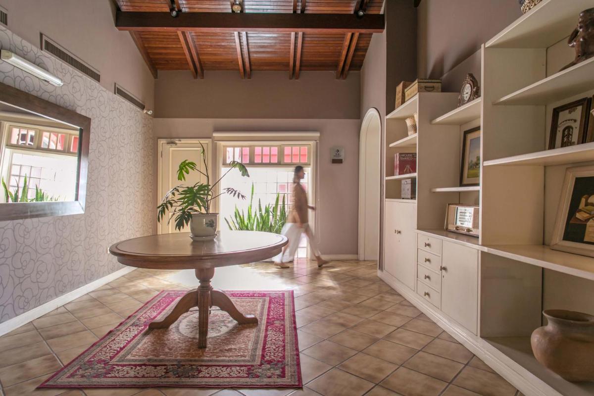 Las Lomas Casa Hotel - Housity