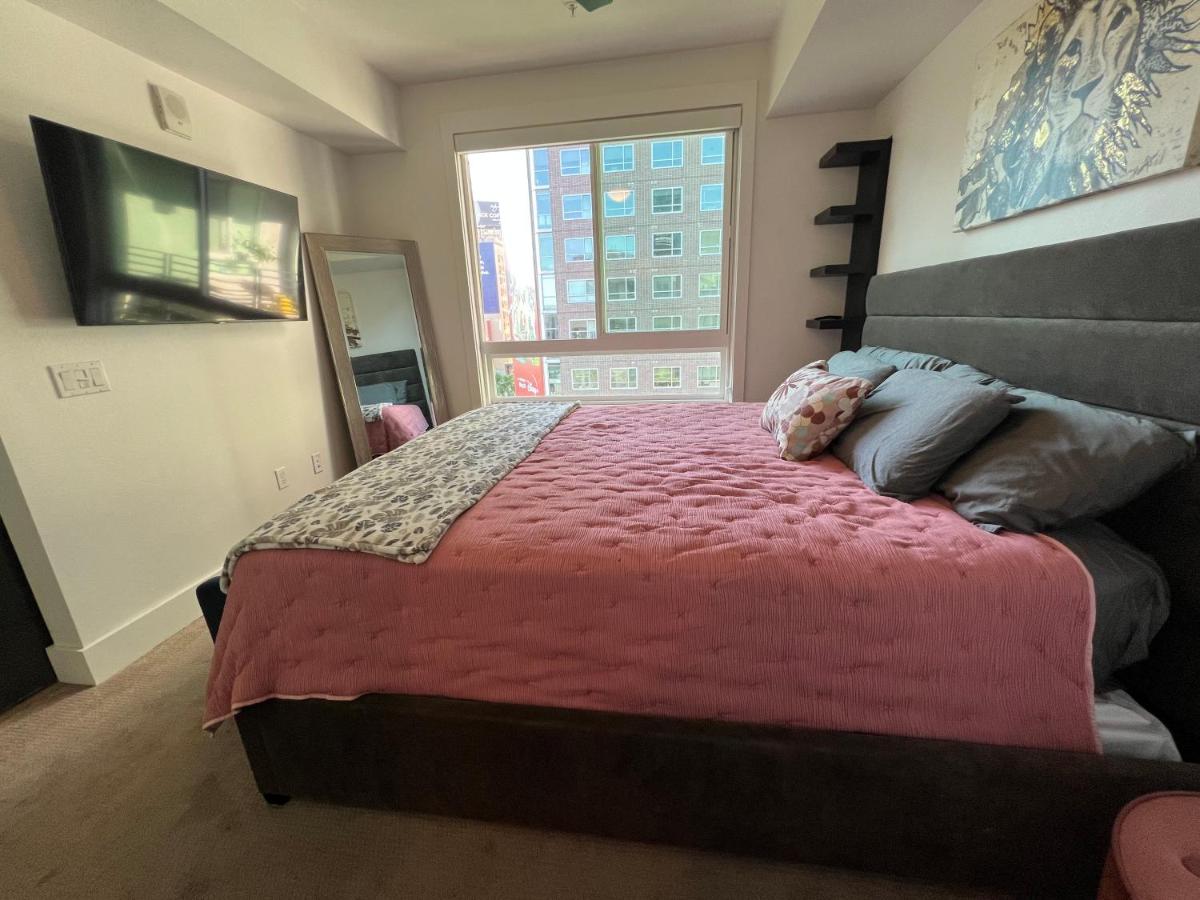 Romantic Luxury Condo w/ Washer & Dryer - Housity