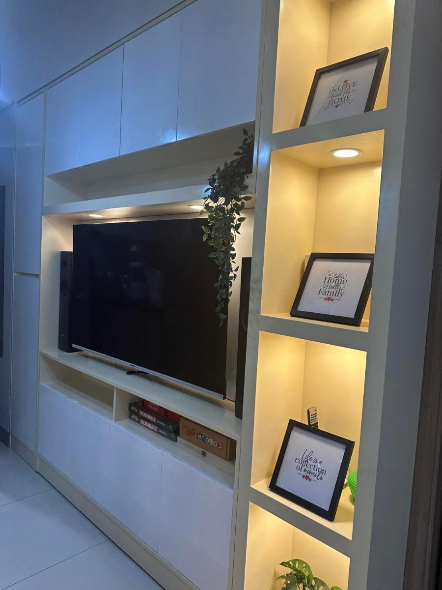 Mel and Rose Place in S Residences Tower 1 MOA - Housity