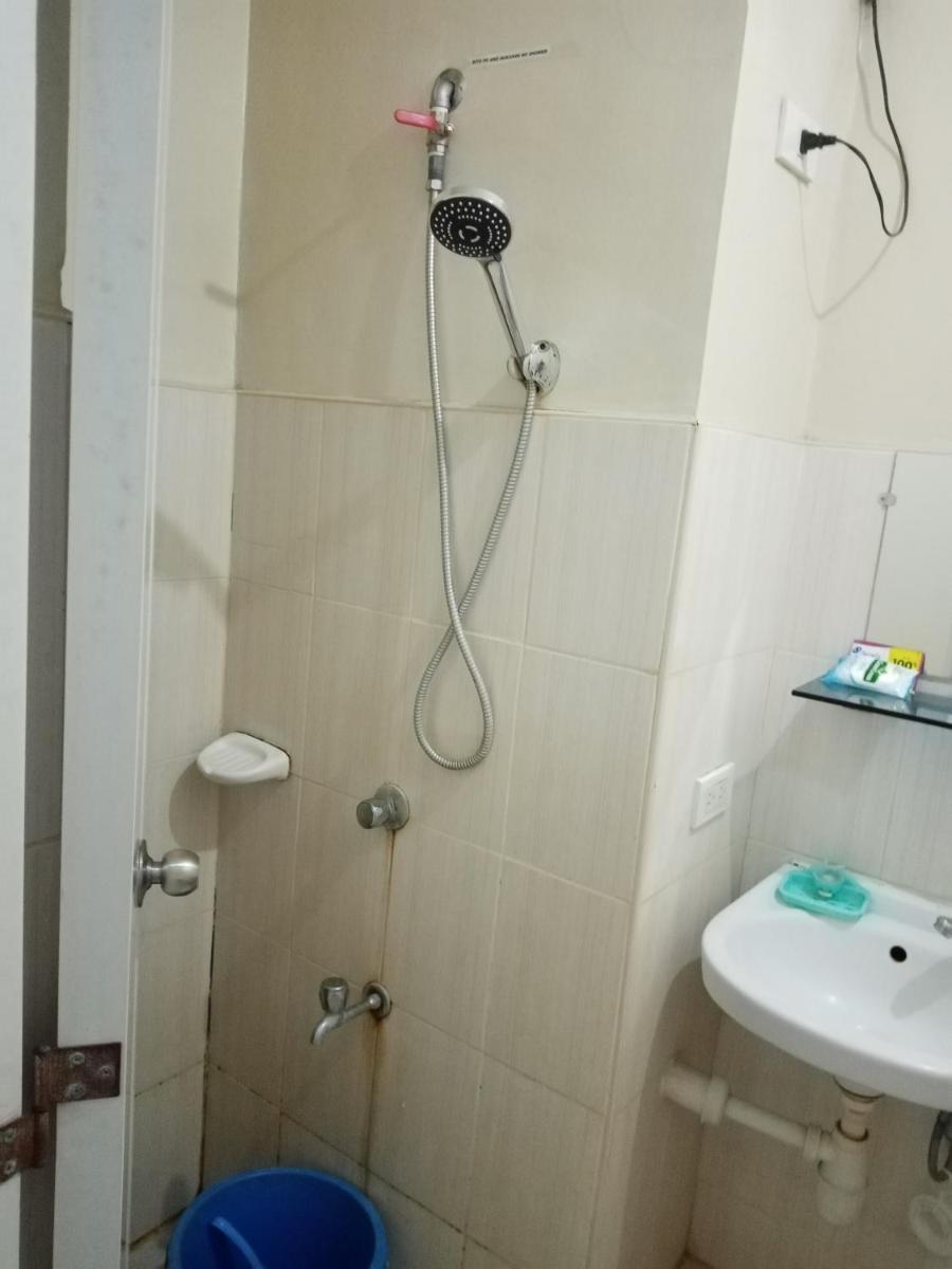 Suitetrails - Spacious Studio unit beside Enchanted Kingdom at Santa Rosa City Laguna