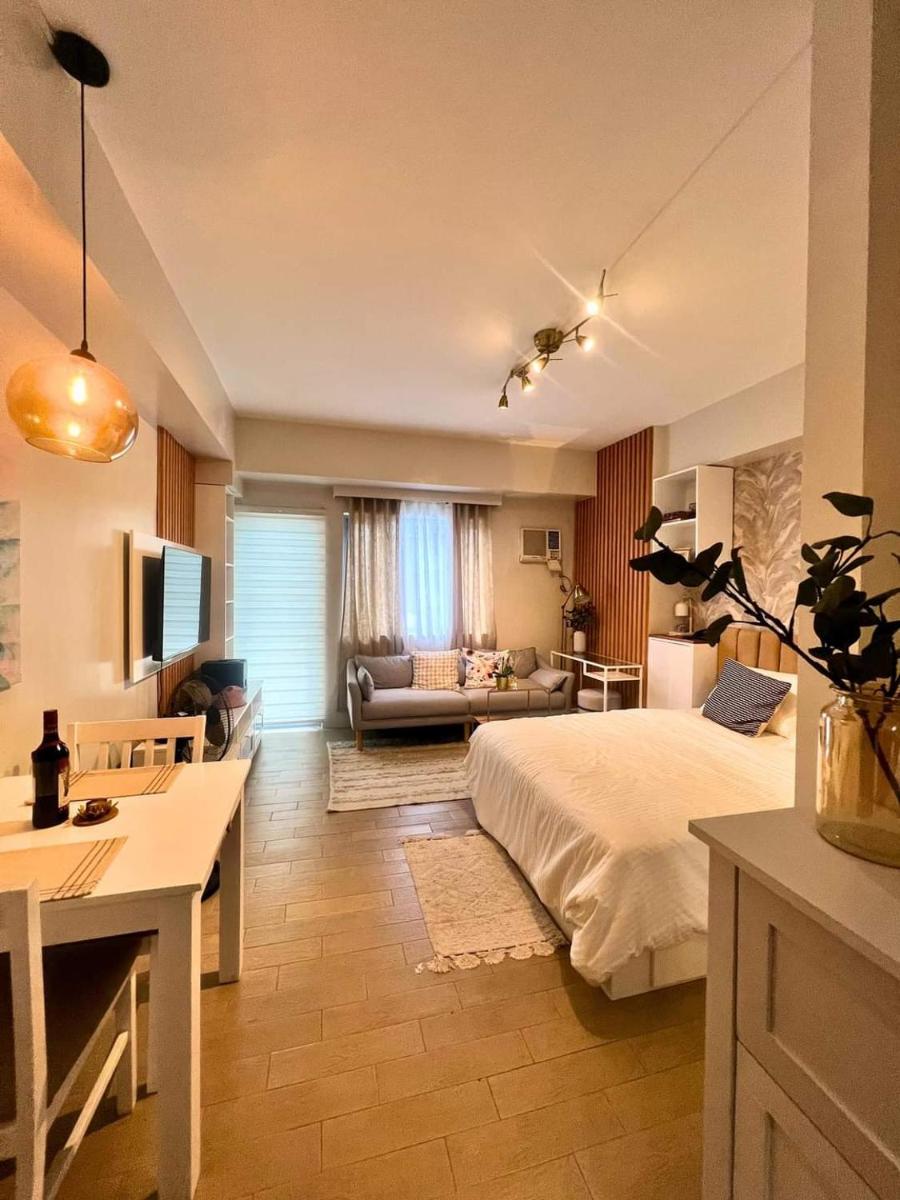 Hotel Vibe in Manhattan Plaza, Araneta City, Cubao - Housity
