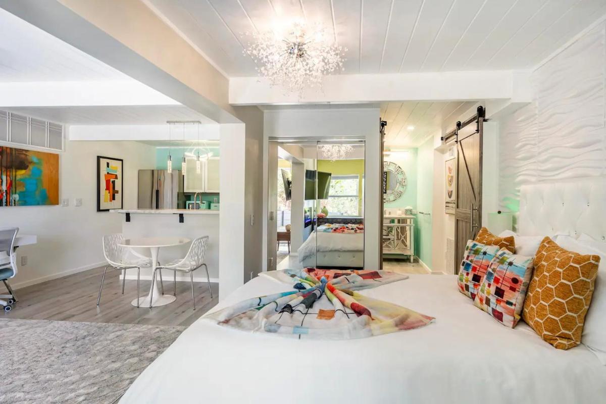 Stylish Retro Luxury - Mid Century Eichler - Housity