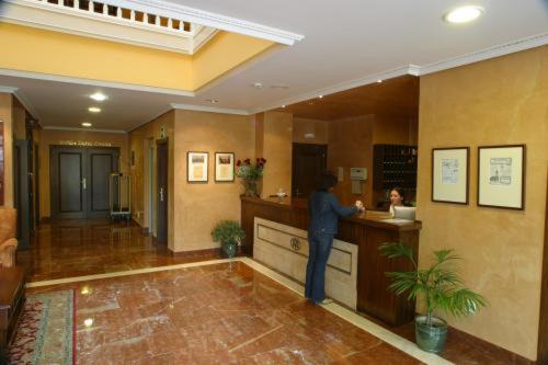 El vestíbulo o zona de recepción de Silken Spa La Hacienda De Don Juan