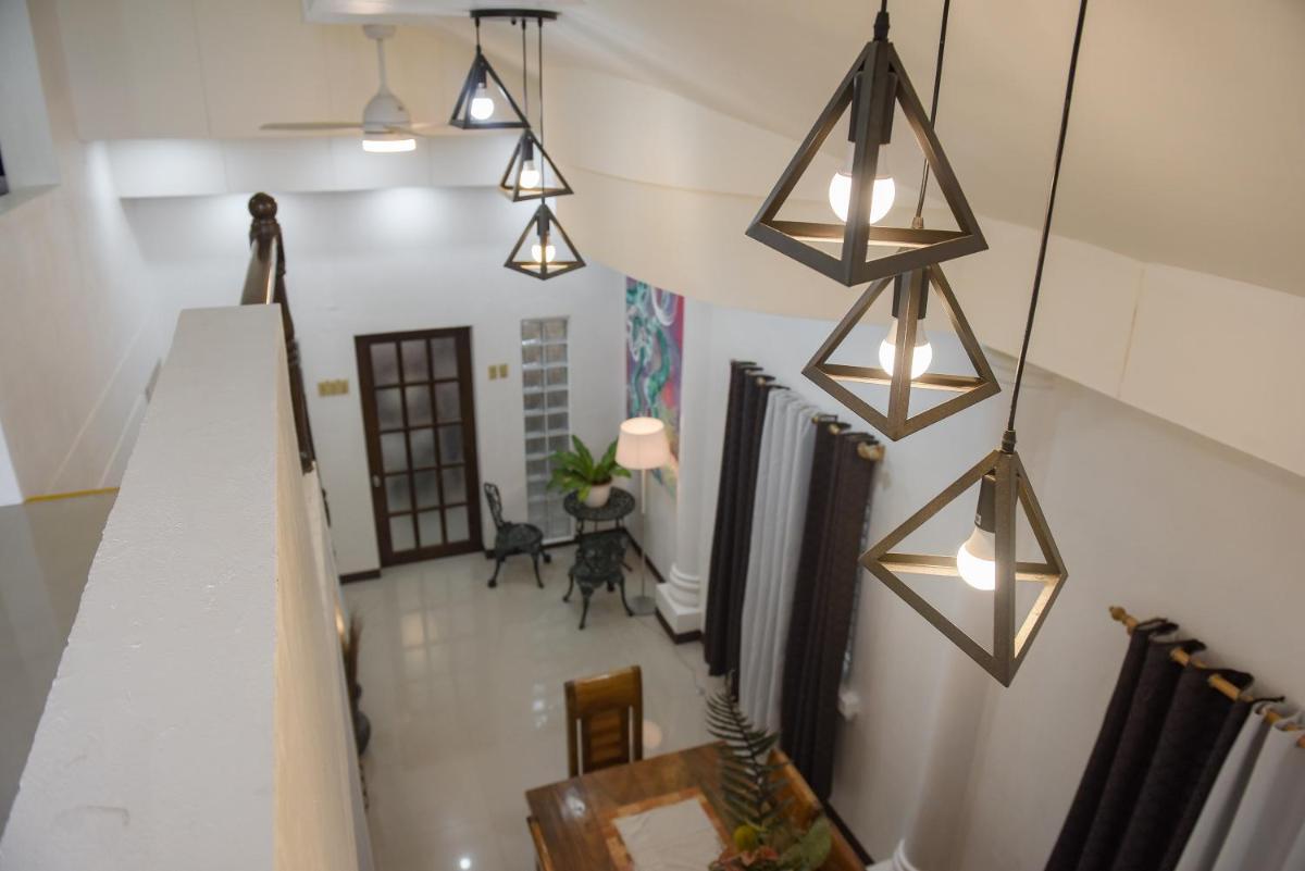 Whitehaus BnB - Housity