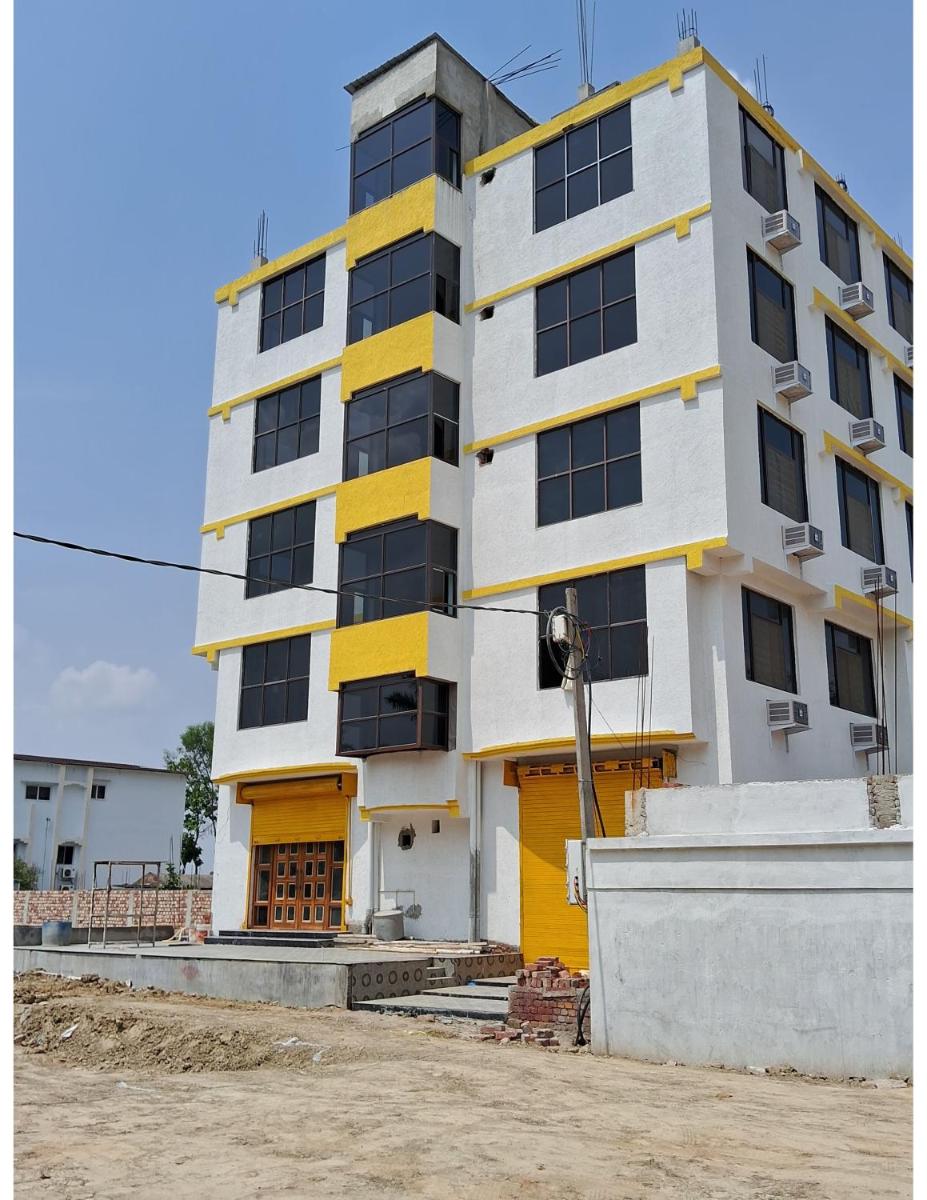 Hotel Gridhakuta International - Housity