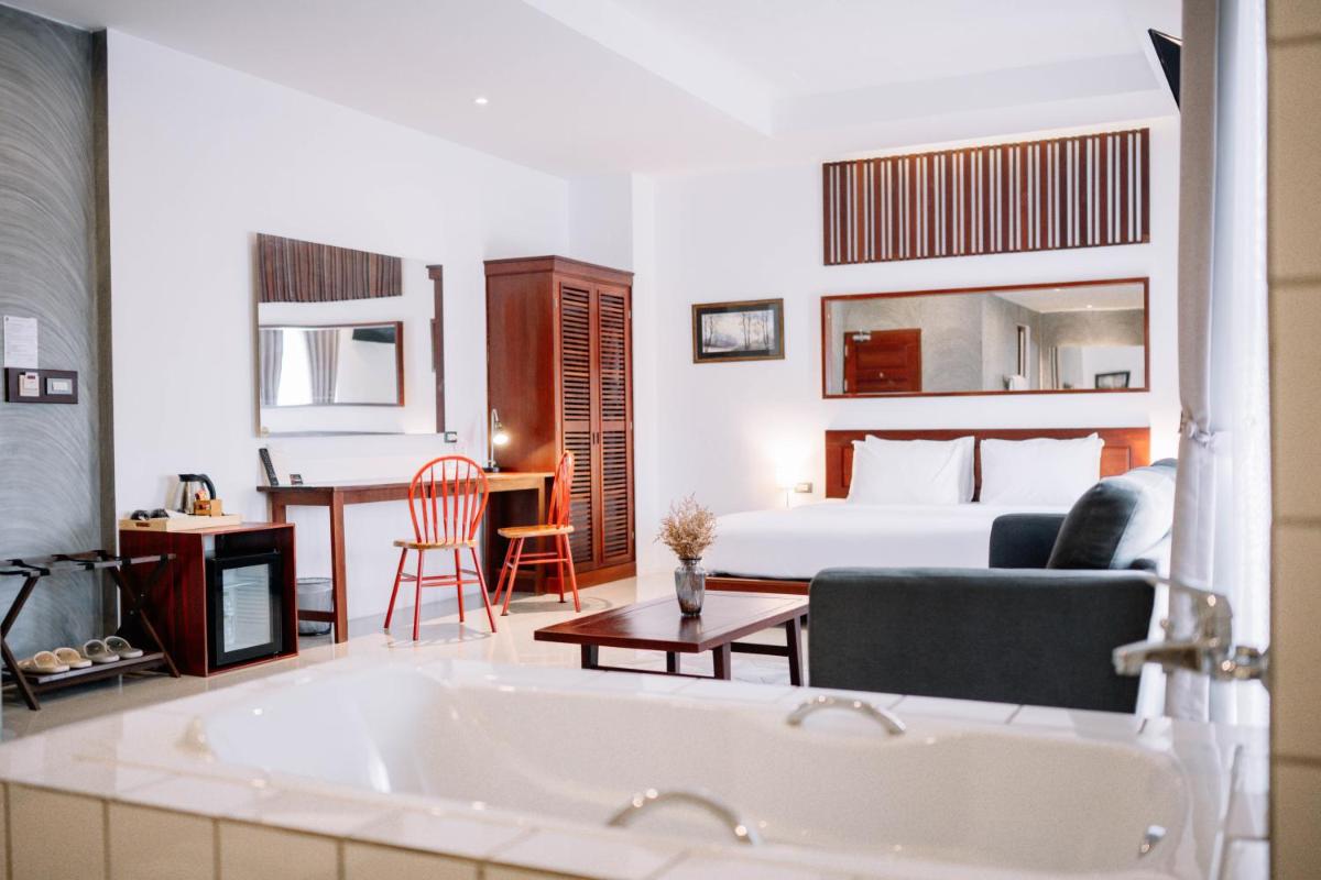 S 2 Modern Boutique Hotel - Housity
