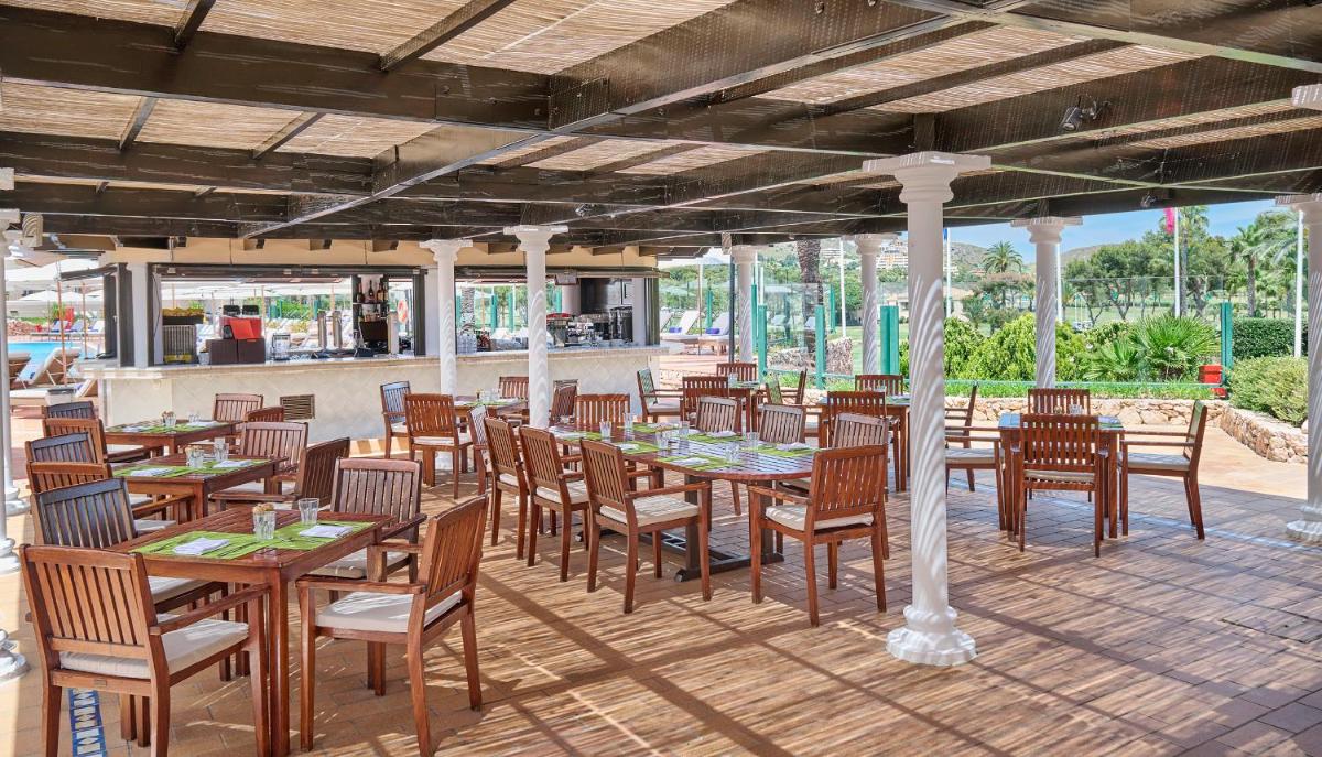 Un restaurante o sitio para comer en Grand Hyatt La Manga Club Golf & Spa