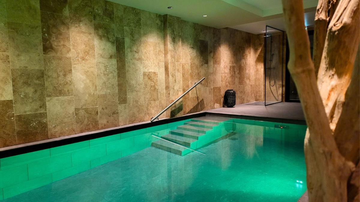 Piscine de l'établissement Star Champs-Elysées ou située à proximité