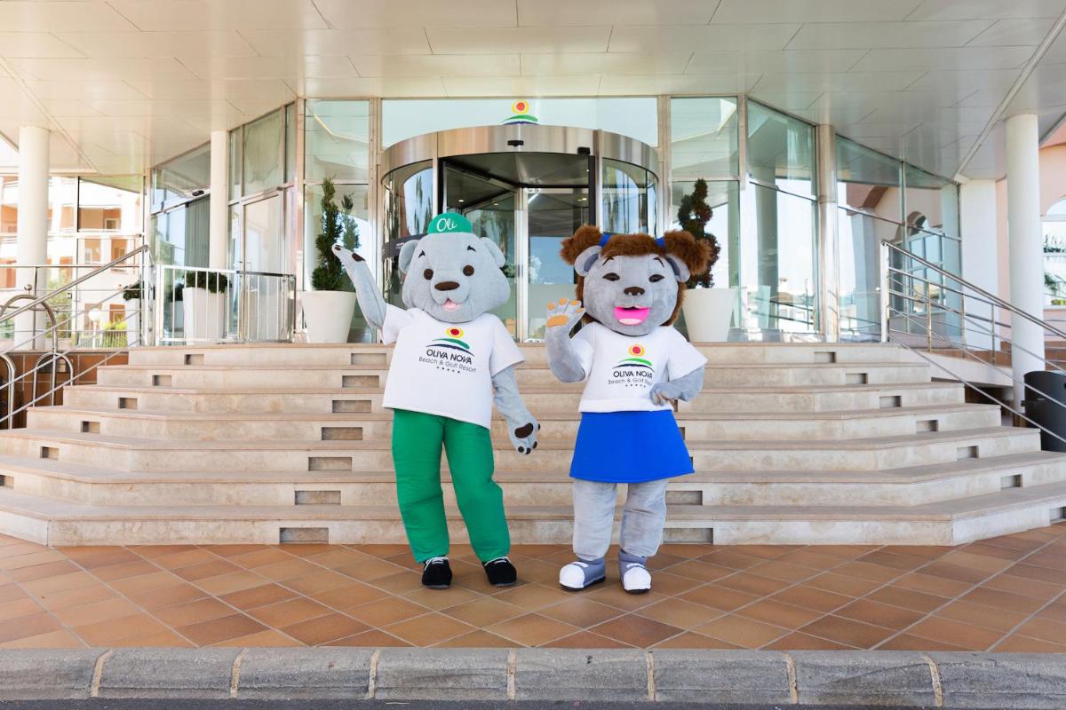 Clientes alojados en Oliva Nova Beach & Golf Hotel