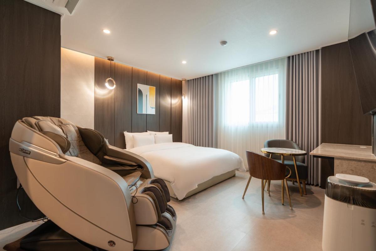 Jecheon Hound Hotel - Housity