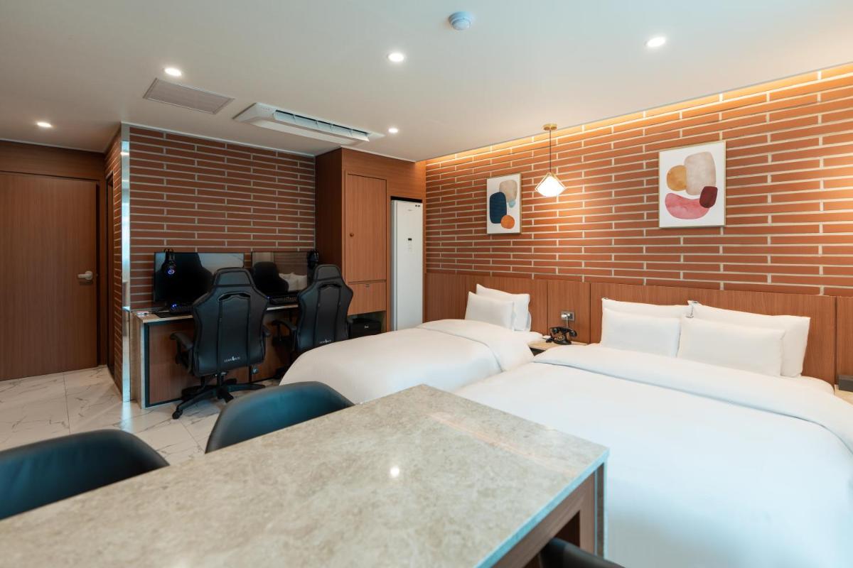 Jecheon Hound Hotel - Housity