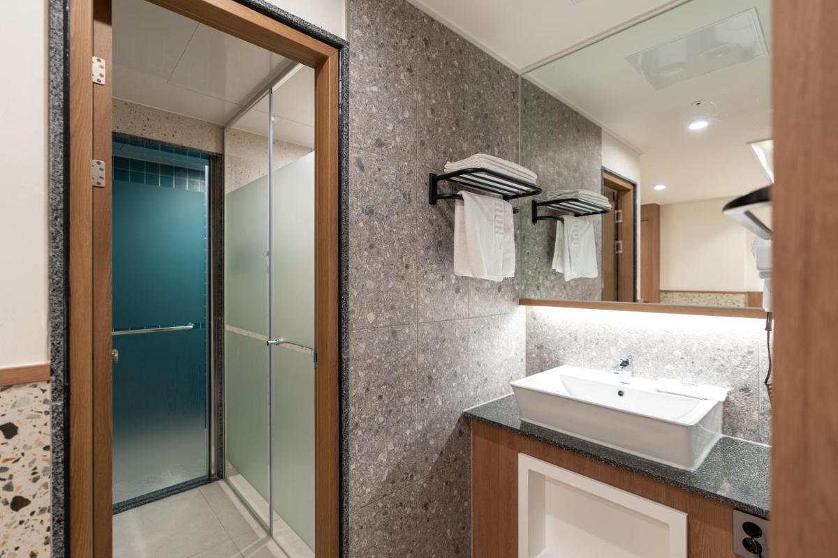 Jecheon Hound Hotel - Housity