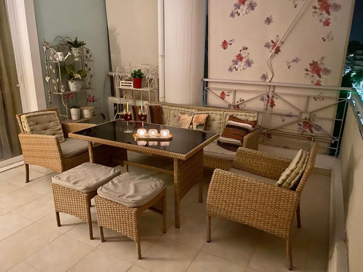 Suitetrails - Elina's Spacious Apartment in Patras with private parking