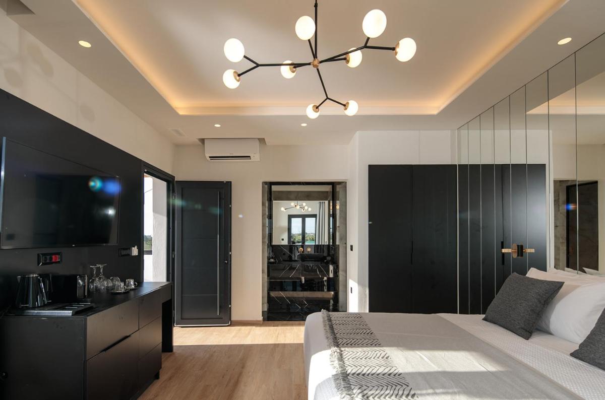 Iphimedeia Luxury Hotel & Suites - Housity