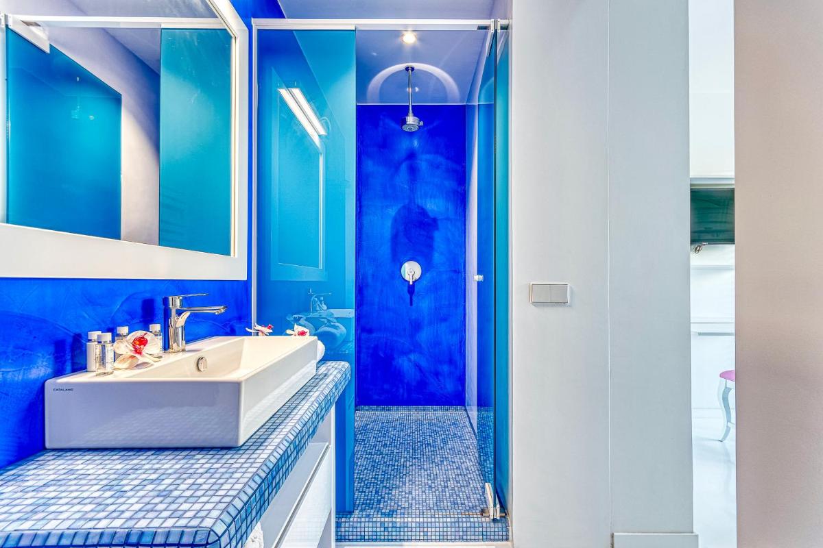 Un baño de The Pink Elephant Hotel