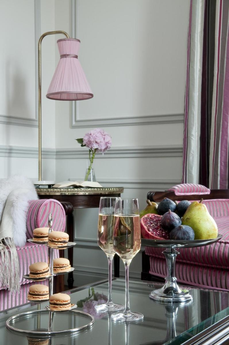 Coin salon dans l'établissement Hôtel de Sèze & Spa Bordeaux Centre