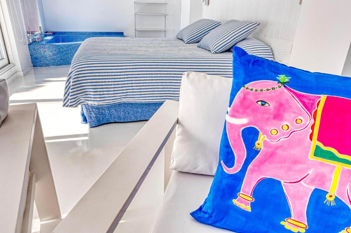 Cama o camas de una habitación en The Pink Elephant Hotel