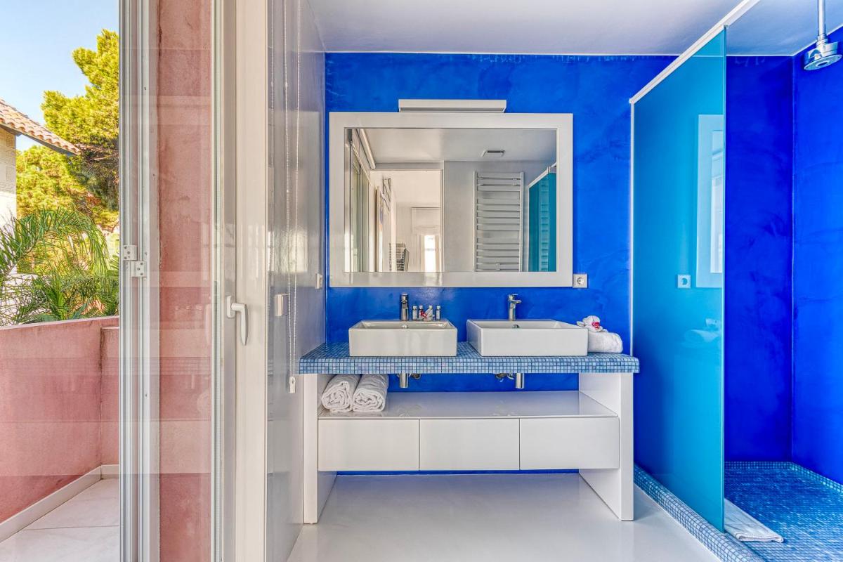 Un baño de The Pink Elephant Hotel