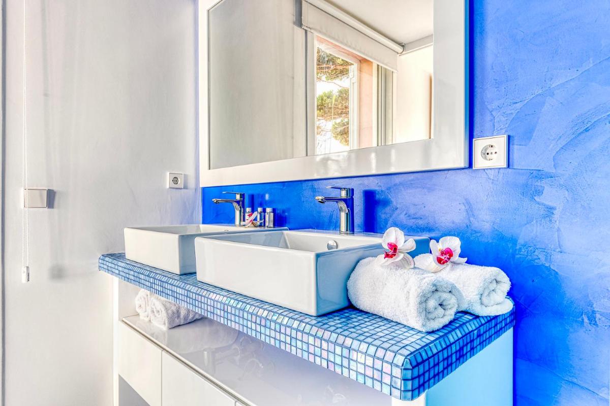 Un baño de The Pink Elephant Hotel