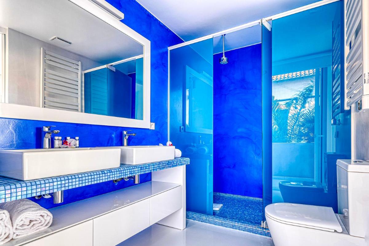 Un baño de The Pink Elephant Hotel