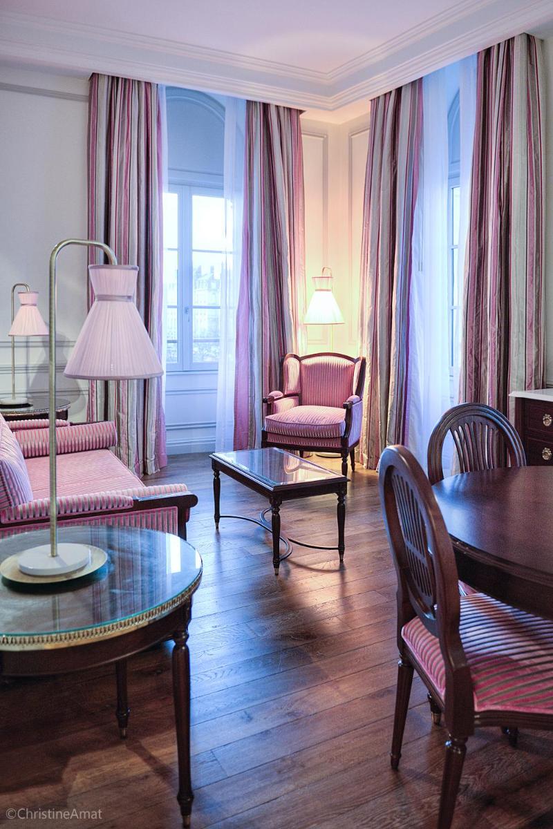 Coin salon dans l'établissement Hôtel de Sèze & Spa Bordeaux Centre