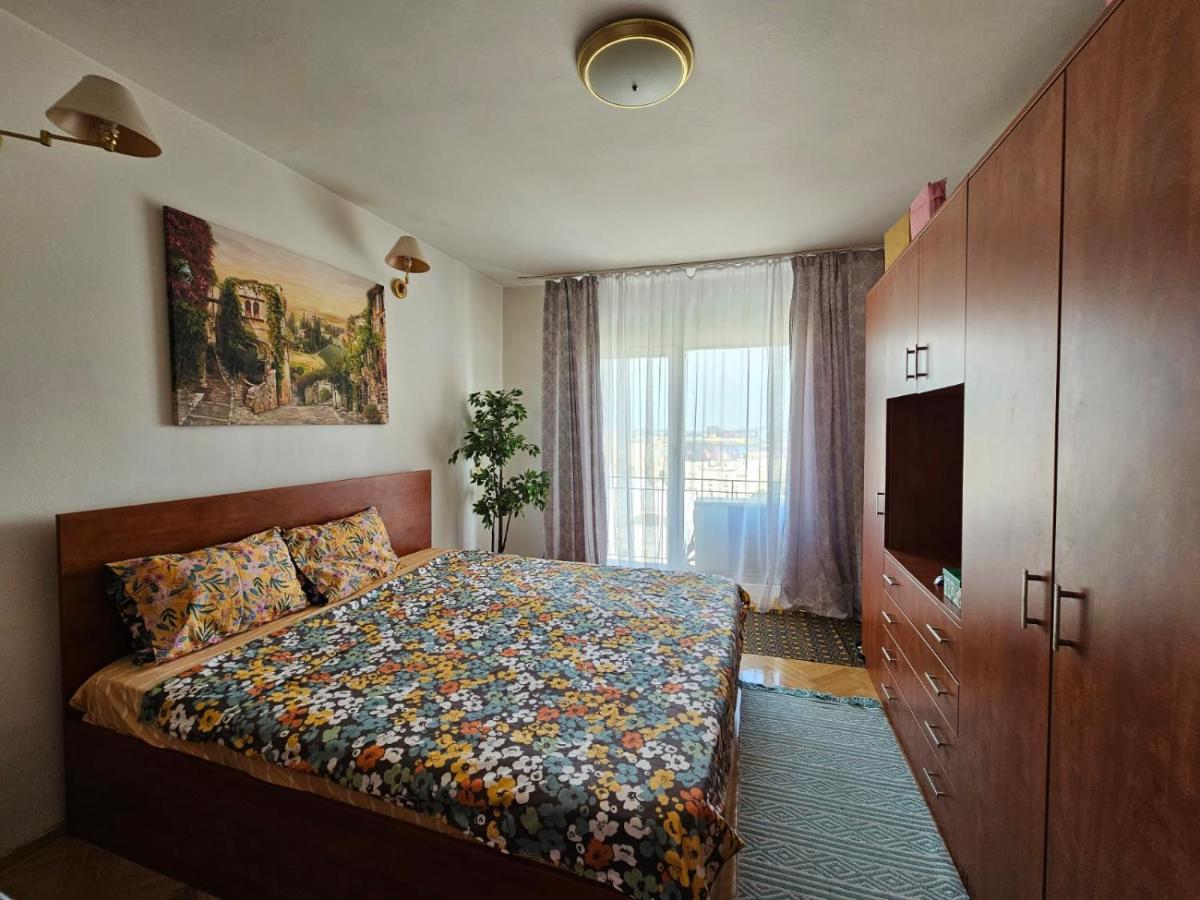Suitetrails - River View, In City Center Apartment