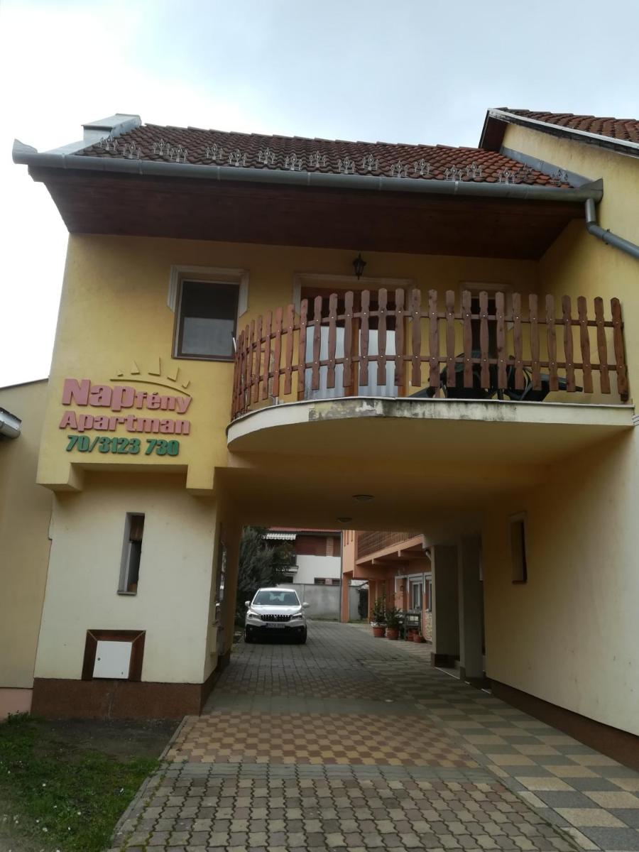 Napfény apartman - Housity