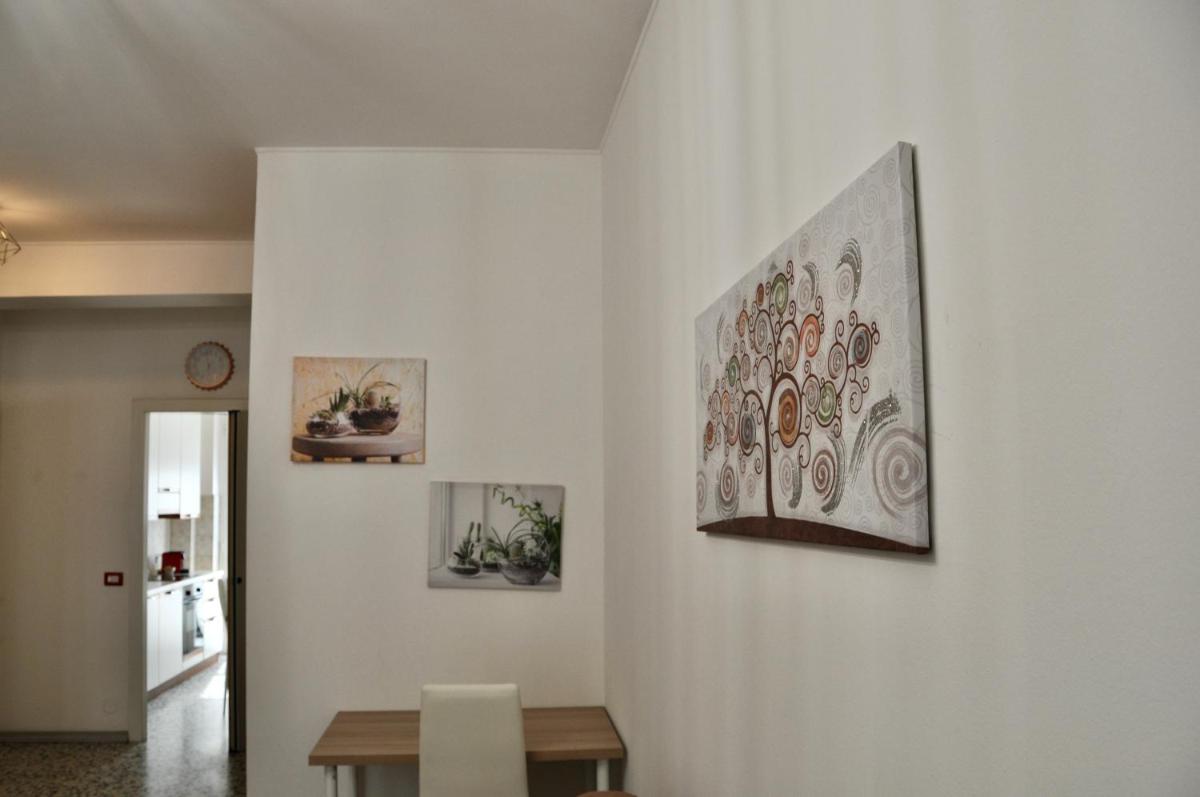 M.Aurelio (Nolo) Red - Housity
