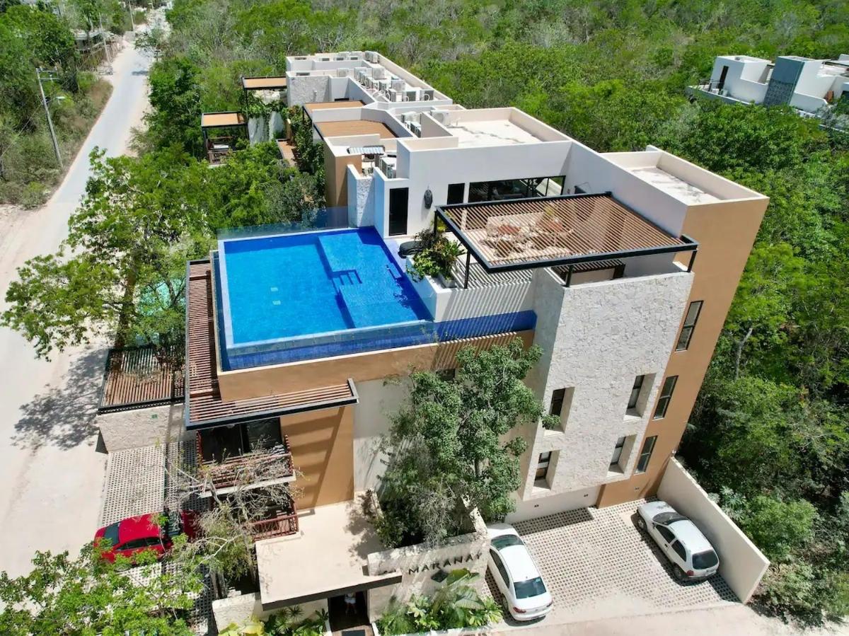 Exclusive building kingsize bed 2 super pools, gym, grill - Housity