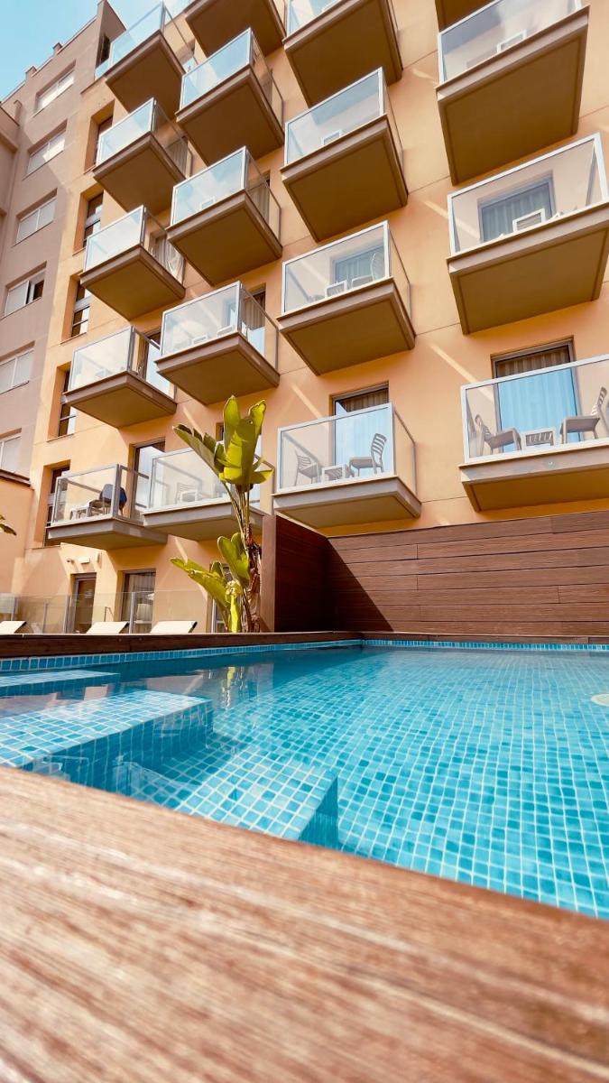 Arya Stadium Hotel - Housity