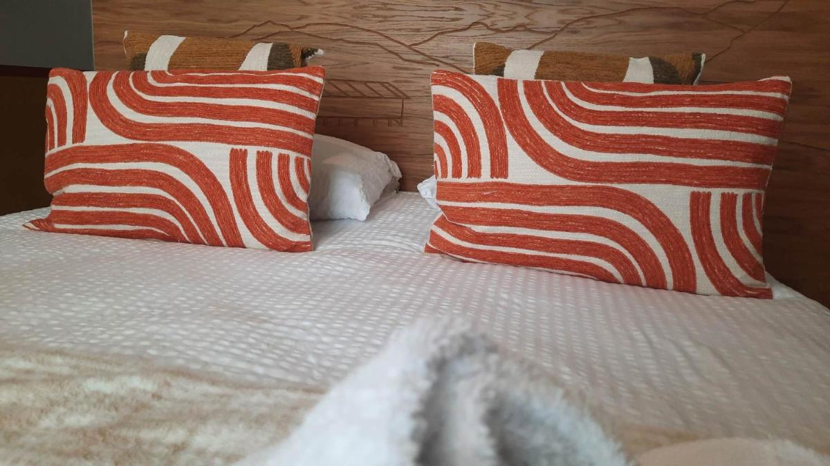 Un ou plusieurs lits dans un hébergement de l'établissement Hotel Trinquet