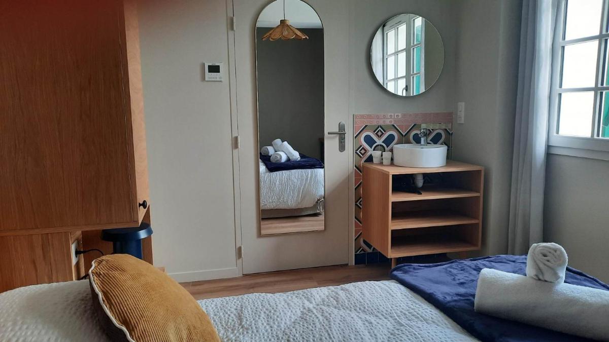 Un ou plusieurs lits dans un hébergement de l'établissement Hotel Trinquet