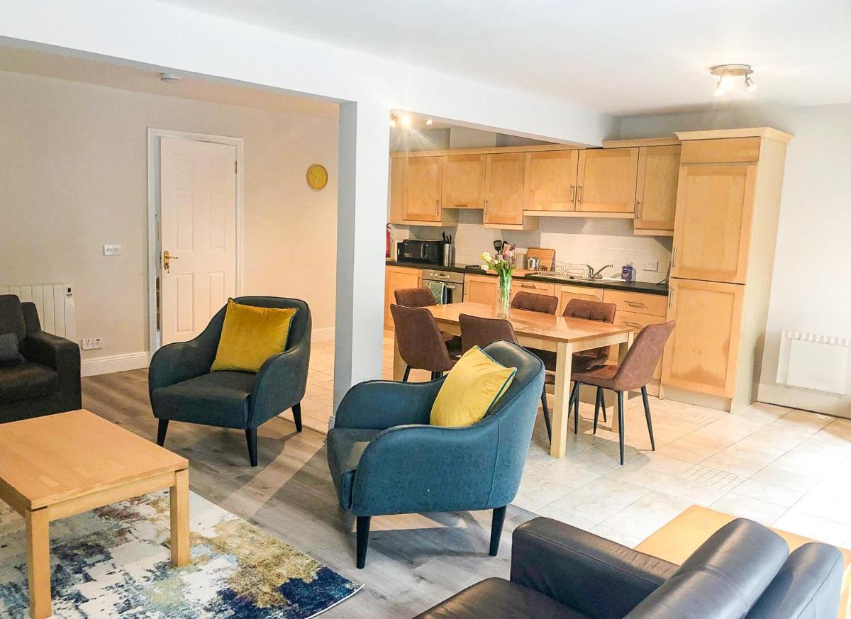 Old Court Holiday Homes 3 Bed - Sleeps 6 - Housity