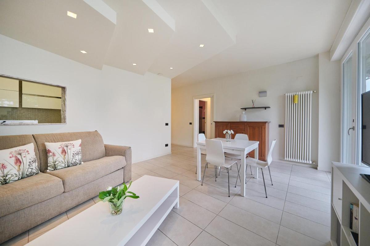 Front Lake Apartment Bardolino - Housity