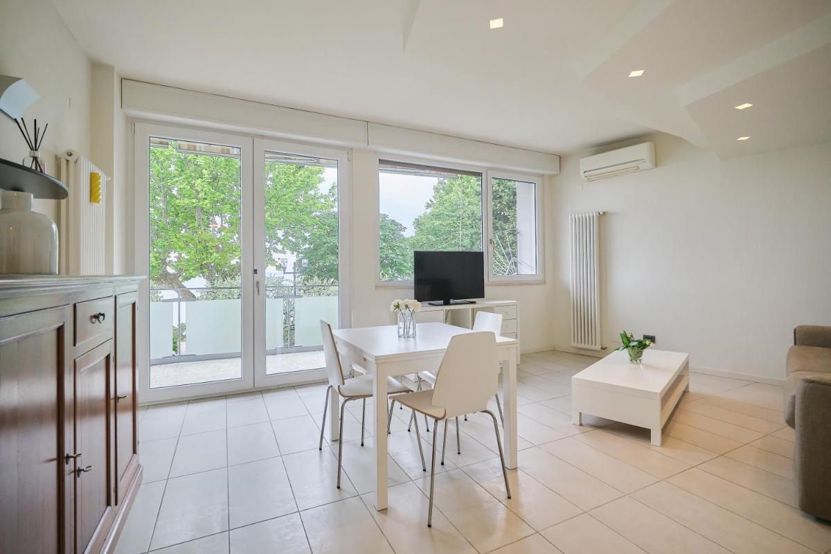 Front Lake Apartment Bardolino - Housity