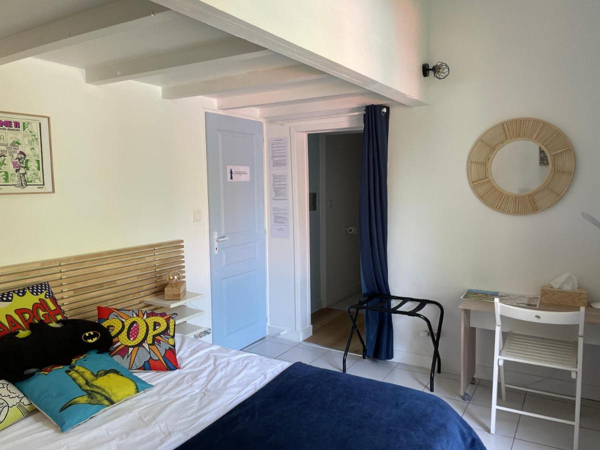 Mérig'home Chambre BD climatisée dans maison avec piscine au calme en ville, SdB & toilettes privés - Housity