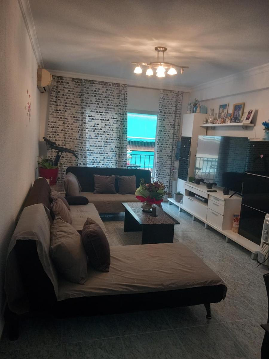 habitación pequeña en piso compartido con 2 adultos y 1 perrito - Housity