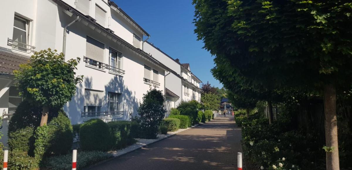Apartment Messezimmer Flughafen Köln Bonn - Housity