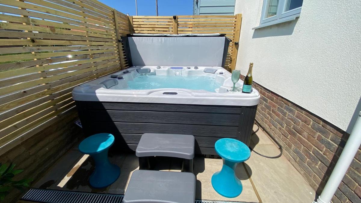 Cliff Top Heights-Beach front house near Brighton - Housity