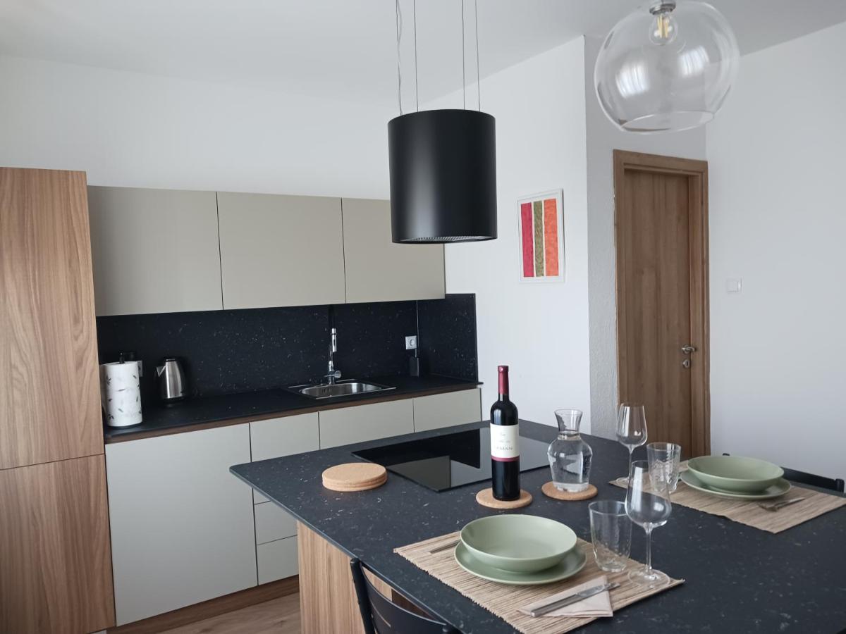 Apartment Viktoria - Housity