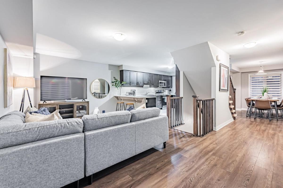 Cheerful 4BR 3 Bath Townhouse with Parking - Housity