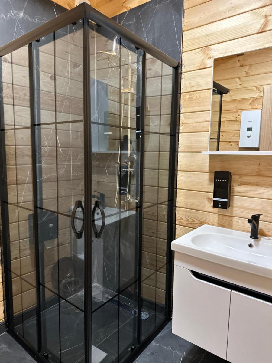 Kiana Bungalov - Housity