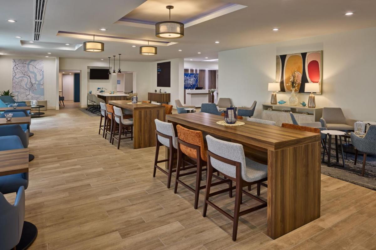 Holiday Inn Express & Suites Charleston DWTN -Westedge, an IHG Hotel - Hizvo
