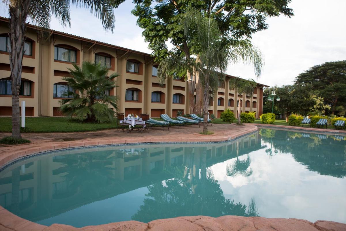 M'kango Golfview Hotel - Housity