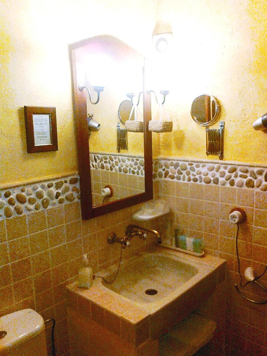 Un baño de Les Vinyes Alojamiento Rural Boutique & SPA